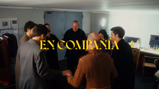 En compañía