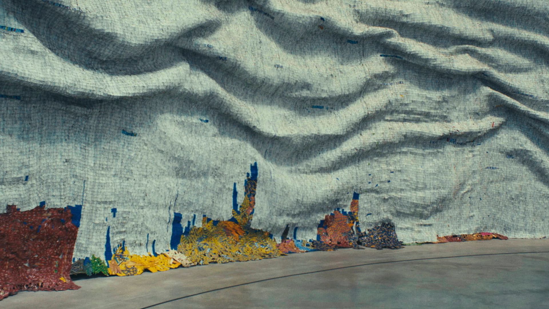 El Anatsui ft. Cayetana Guillén Cuervo