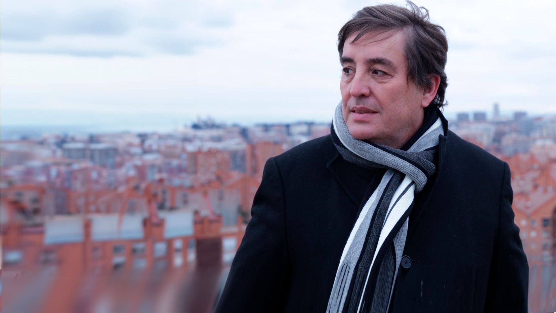 Aunque tú no lo sepas: La poesía de Luis García Montero