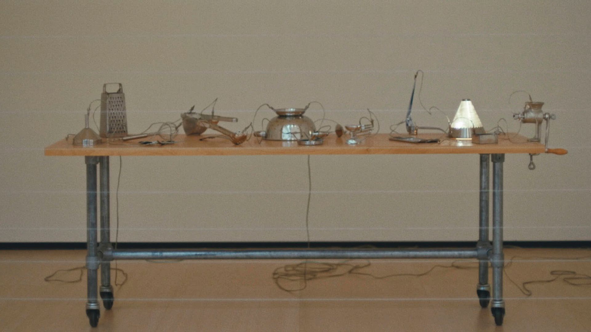 Mona Hatoum ft. Cayetana Guillén Cuervo