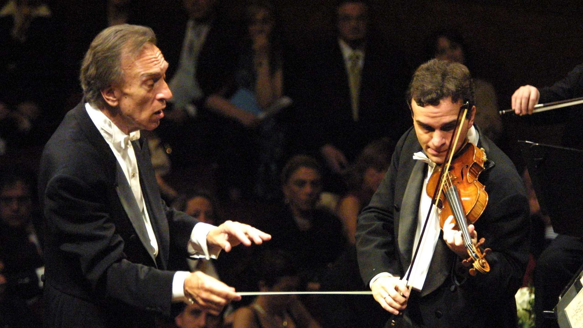 C. Abbado dirige la 'Sinfonía n.º 9' de Dvořák