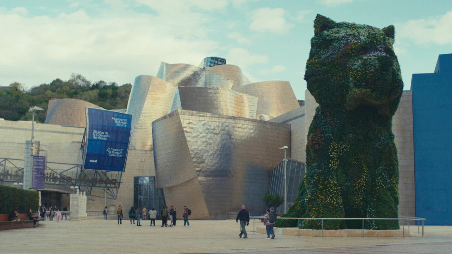 Jeff Koons ft. María José Llergo