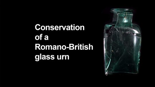 Conservación de una urna romanobritánica